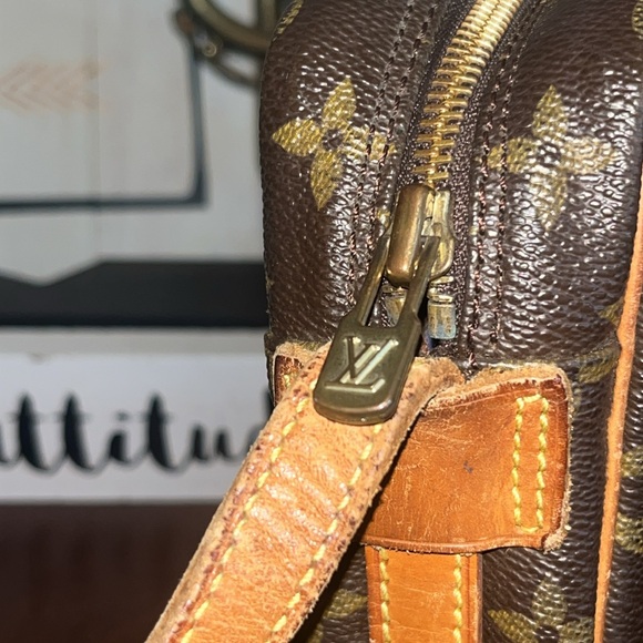 Louis Vuitton Jeune Fille Monogram Coated Canvas Leather Crossbody bag - Picture 3 of 15